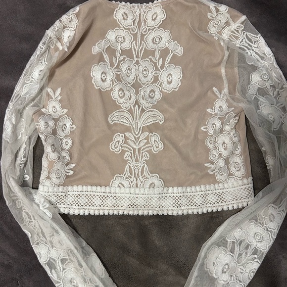 Altar'd State White Floral Lace Cropped V-Neck Top - Picture 5 of 5